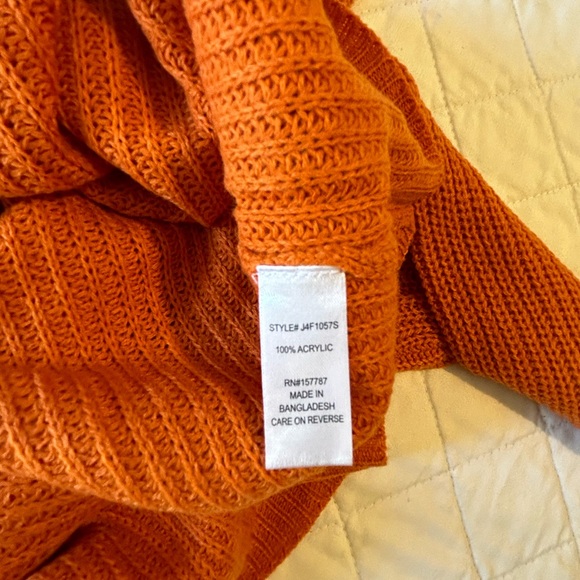 Sweater - Picture 8 of 9